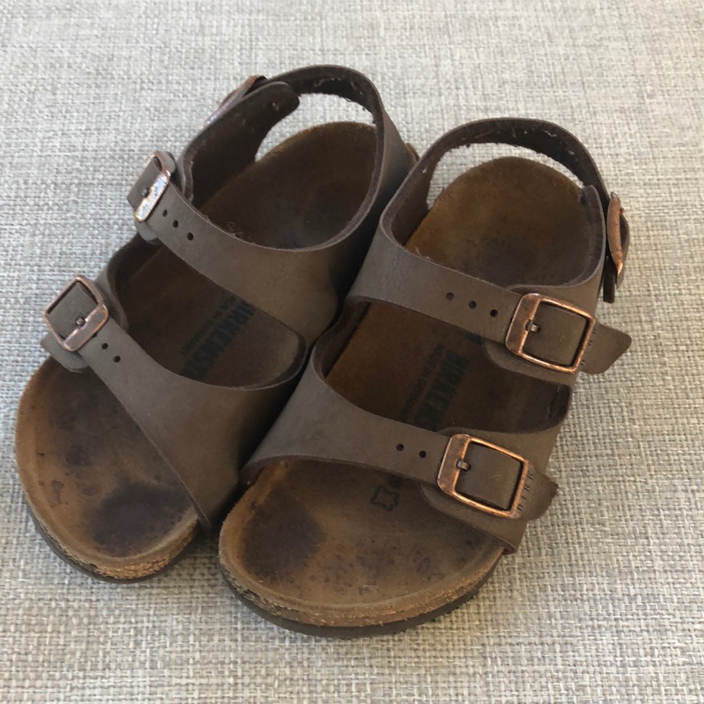 Boys Birkenstock sandals size 25 (7-7.5)